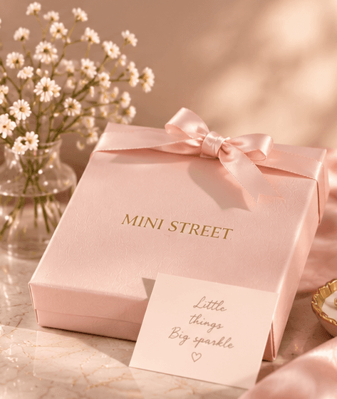 Mini Street gift box with gold jewelry